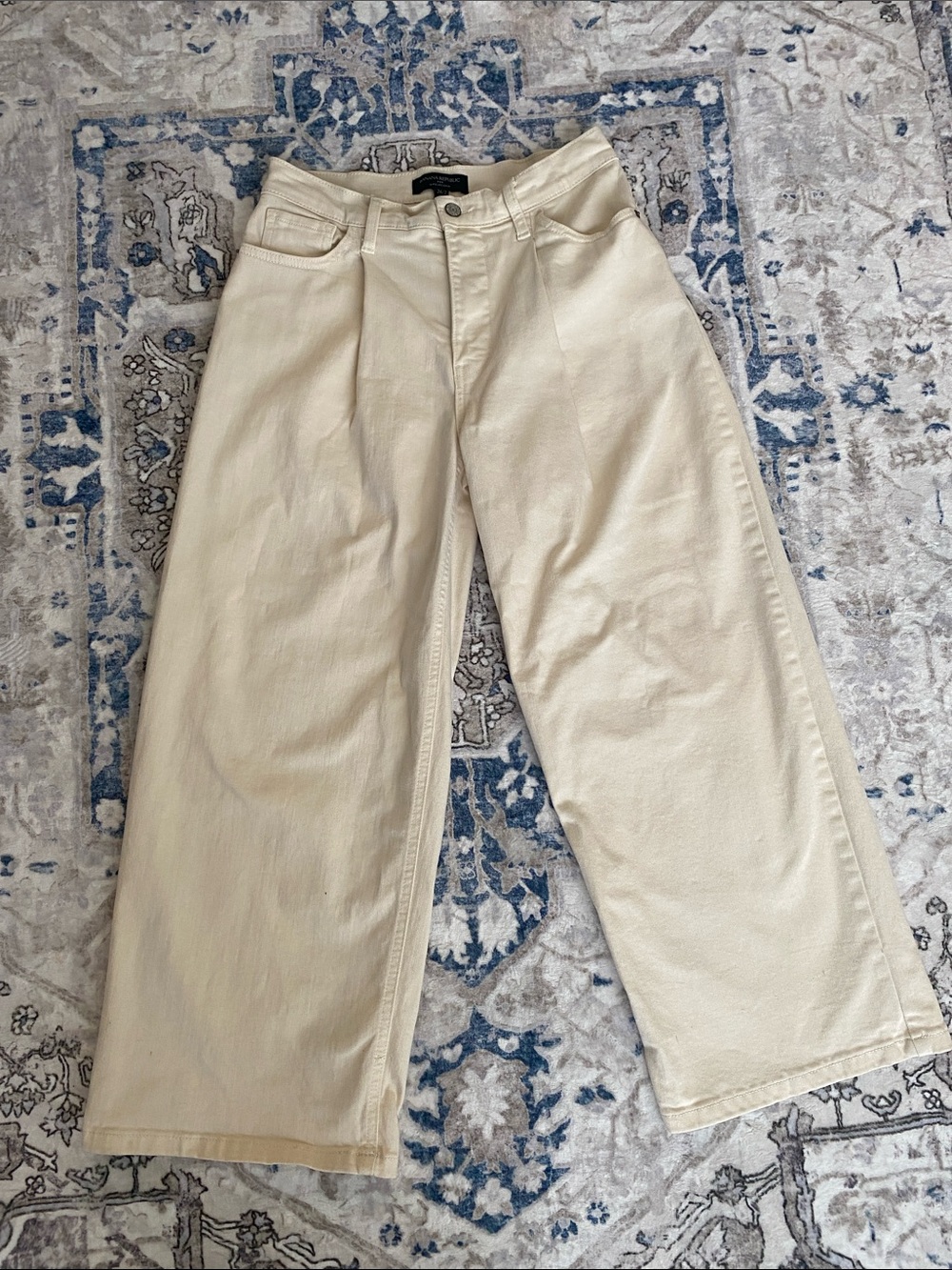 Banana Republic High-Rise Wide-Leg Crop Hip Pleated Cream Jeans for Women